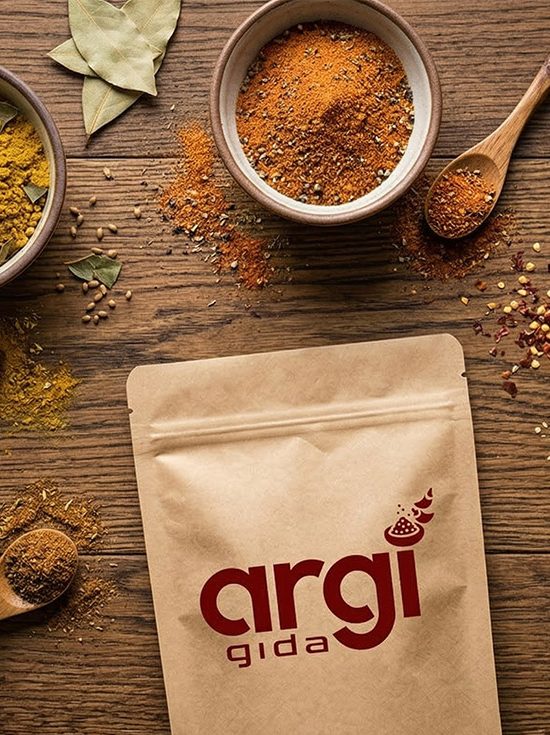 Farklı mutfak kültürlerine uygun olarak hazırlanan karışım baharatlarımız; et, tavuk, balık ve dünya mutfağı tarifleri için özel aromalar sunar. Köri, kajun, taco, barbekü ve fajita gibi baharat karışımları profesyonel mutfaklar için ideal çözümler sağlar.