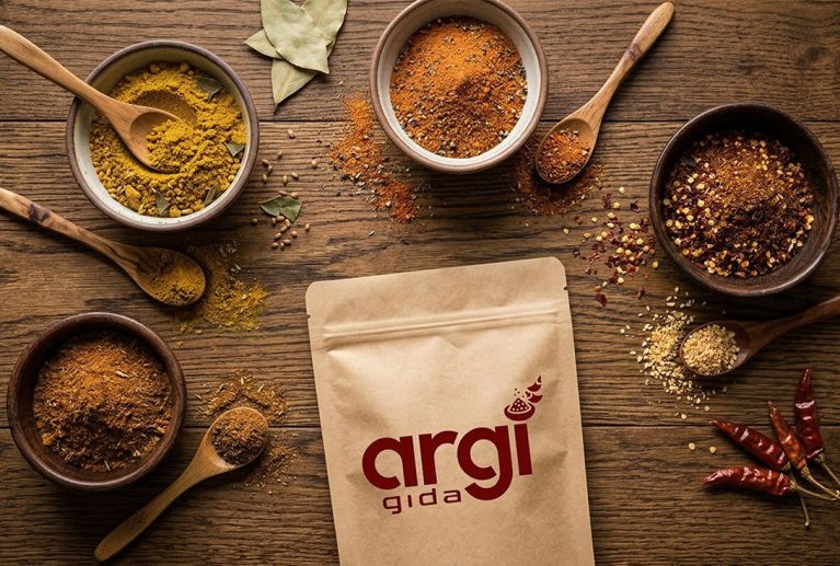 Farklı mutfak kültürlerine uygun olarak hazırlanan karışım baharatlarımız; et, tavuk, balık ve dünya mutfağı tarifleri için özel aromalar sunar. Köri, kajun, taco, barbekü ve fajita gibi baharat karışımları profesyonel mutfaklar için ideal çözümler sağlar.