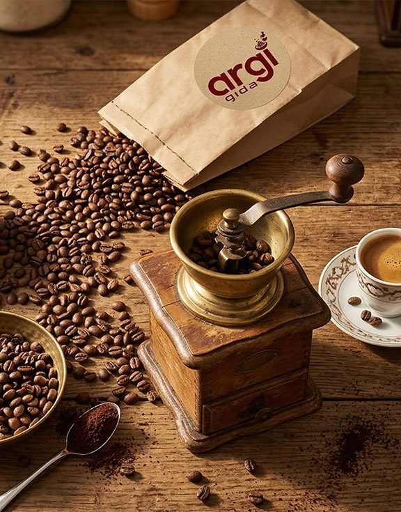 Türk kahvesinden filtre kahveye, espresso ve geleneksel kahve çeşitlerine kadar farklı damak zevklerine hitap eden kahve ürünleri Argi Gıda ürün grupları arasında yer alır.